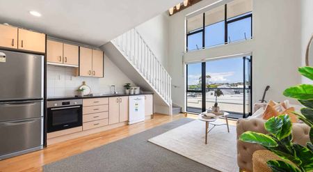 NEW LOFT STYLE APARTMENT - MT EDEN - Photo 3