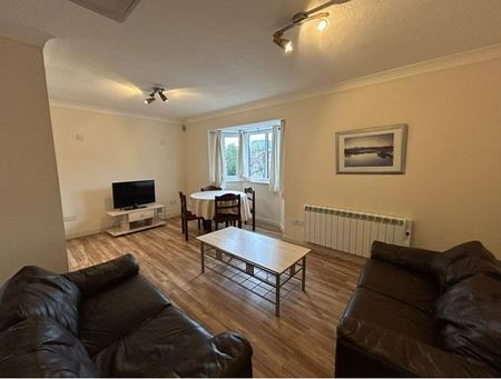 2 bedroom flat to rent - Photo 2