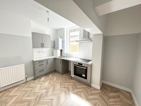 2 bedroom flat to rent - Photo 3