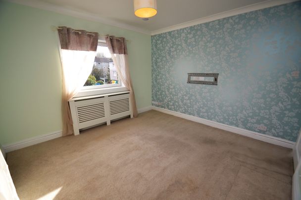 3 bed flat to rent in Fieldhead Drive, Glasgow, G43 - Photo 1