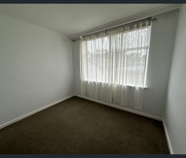 SPACIOUS APARTMENT IN FANTASTIC LOCATION! - Photo 4