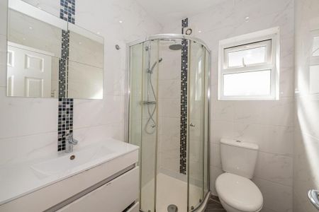 5 bedroom detached house to rent - Photo 3