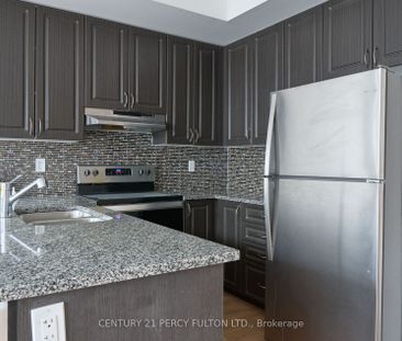 Condo Townhouse For Lease | E8139842 - Photo 5