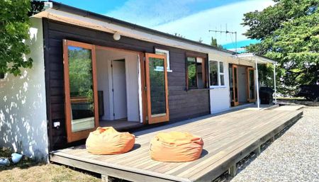 Winter Rental – Charming Home Near Town - Photo 5