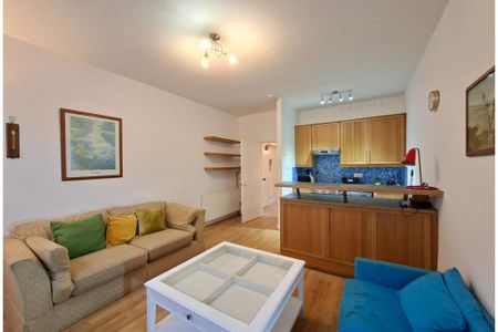 1 bed flat for rent in Holyrood - Photo 3