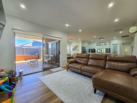 Modern Elegance Meets Comfort - Photo 5