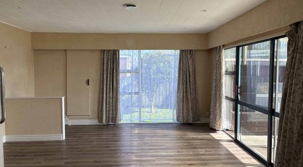 Easy care living - Photo 1
