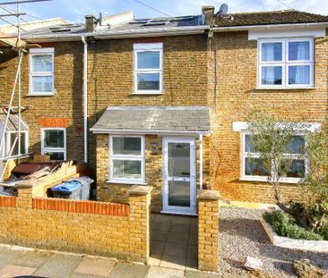 4 bedroom semi-detached house to rent - Photo 6