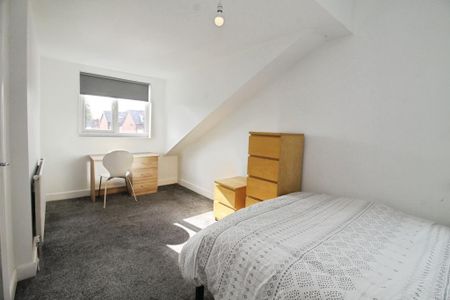 4 bedroom end of terrace house to rent - Photo 5