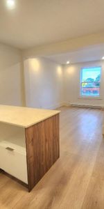 ** Because You Deserve to Live on the TOP Floor, Verdun ** - Photo 3