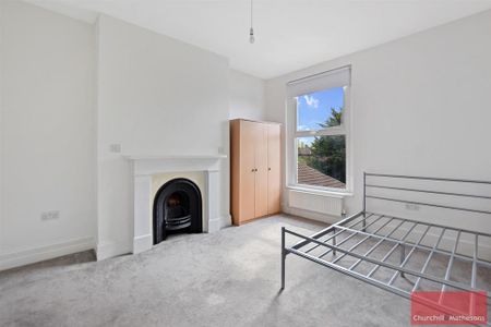 4 bedroom flat to rent - Photo 2