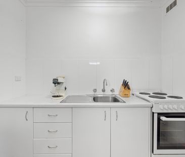 Smart, Low-Maintenance Living in a Prime Carnegie Location - Photo 5