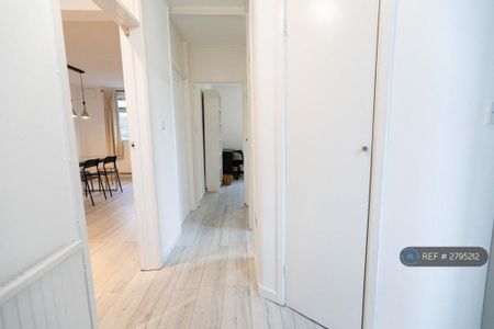 3 bedroom maisonette to rent - Photo 2