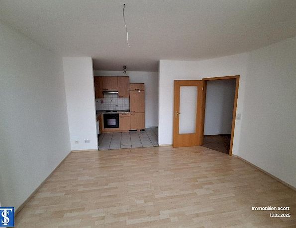 günstige 2 Zimmer Wohnung mit Aufzug im Haus und EBK - Photo 1