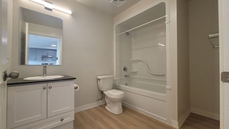 For Lease - 13042 Yonge Street Unit# 307, Richmond Hill, Ontario - Photo 5