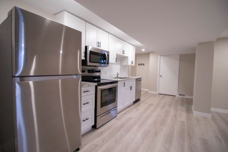 2 Bedroom Lower Unit in the North End!! - Photo 5