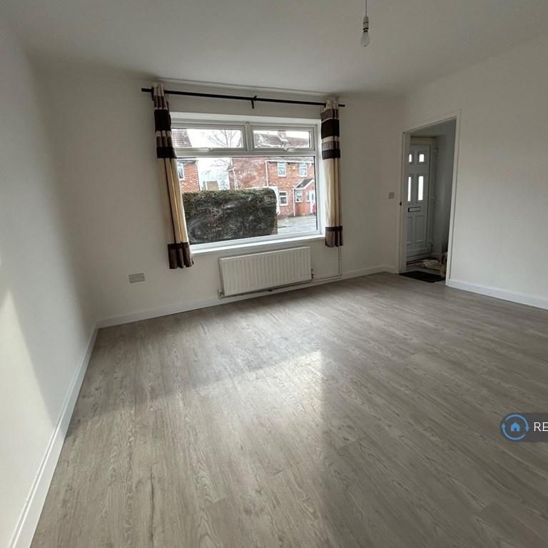 3 bedroom semi-detached house to rent - Photo 1