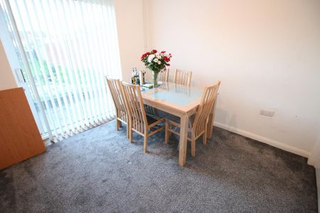 4 bedroom terraced house to rent - Photo 3