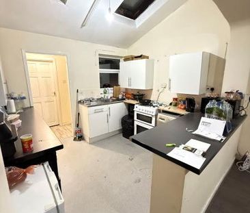 3 bedroom terraced house to rent - Photo 5