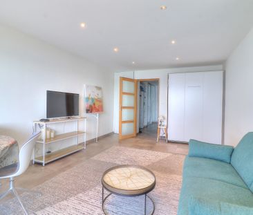JUAN-LES-PINS – STUDIO DE STANDING AVEC VUE PANORAMIQUE MER – - Photo 1