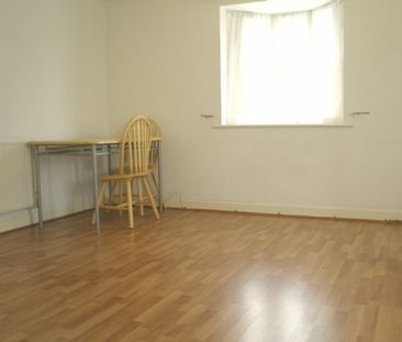2 Bed - Hythe - Photo 3
