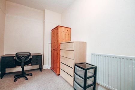 8 bedroom private hall to rent - Photo 2