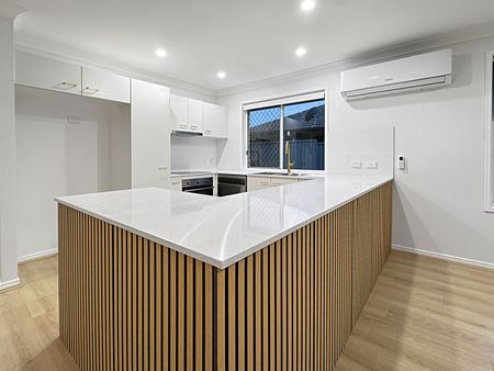 Newly Renovated, Modern Family Living in a Quiet Sippy Downs Street - Photo 4