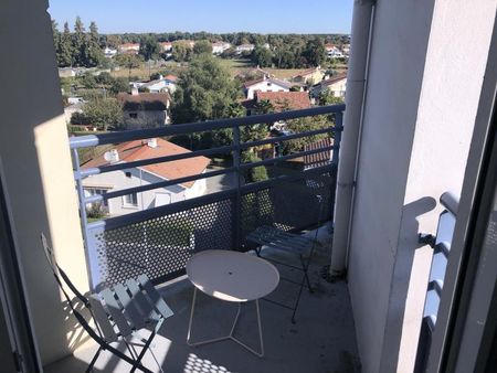 A 200M de l'Université, T2 Meublé en dernier étage d'une Résidence récente avec balcon couvert, vue Pyrénées, cave et parking privé, - Photo 4