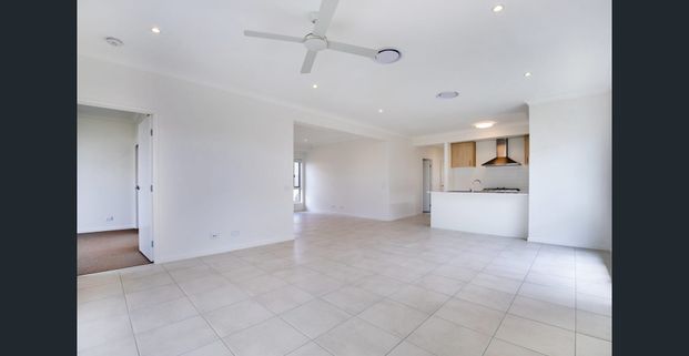 Stunning Brand-New Home – with Solar - Photo 1