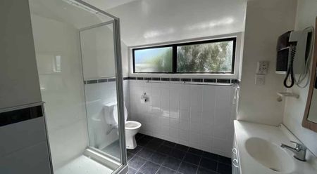 3-Bedroom, 2-Bathroom Home with spacious storage space & Swimming Pool in Papakura - Photo 5