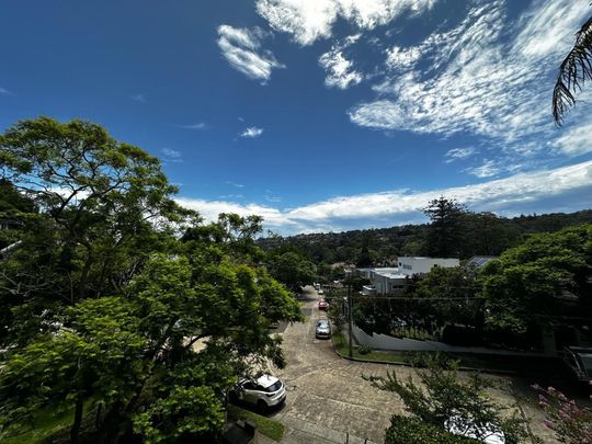 Stunning 3-Bedroom Duplex with Leafy Outlook - Brand New Renovation&excl; - Photo 1