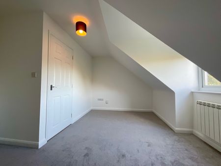 2 bedroom Apartment to let - Photo 3