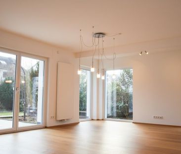 Freistehendes Einfamilienhaus mit großem Garten - Photo 4