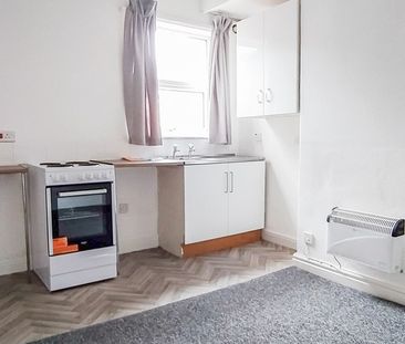 1 Bedroom Bedsit Flat For Rent - Photo 2