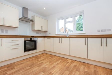 3 bedroom terraced house to rent - Photo 4