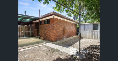 Charming 2 Bedroom Home Minutes from Town - Photo 5