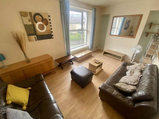 3 bedroom flat to rent - Photo 1