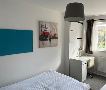 4 bed house to rent in Britten Close - Photo 4