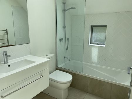 2 plus bedroom 2 level townhouse in wonderful area - Photo 3