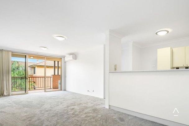 Stunning Two Bedroom Apartment! - Photo 1