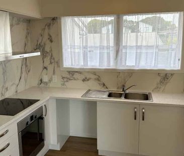 Spacious Family Home - Photo 2