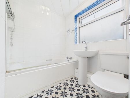 3 bedroom apartment to rent - Photo 4