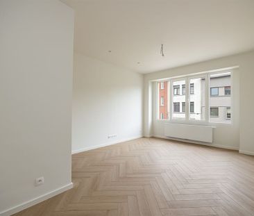 Prachtig gerenoveerd appartement(92m²) met ruim terras(16m²) en gun... - Photo 2