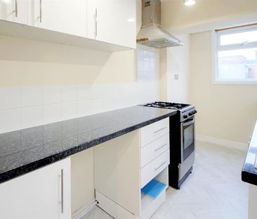 2 Bedroom House to let - Photo 3