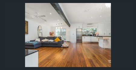 26 Reuben Street, Holland Park, Qld 4121 - Photo 2