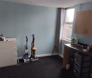 Room in a Shared Flat, Knowsley Road, L20 - Photo 3