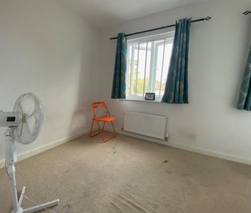 4 bedroom end of terrace house to rent - Photo 4