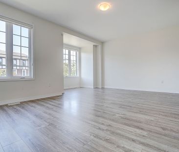 For Lease - 3353 Carding Mill Trail, Oakville, Ontario - Photo 2