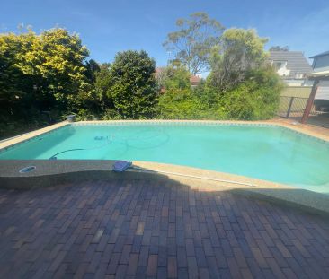 “Charming Family Home in Quiet Cul-de-sac with Pool” - Photo 6