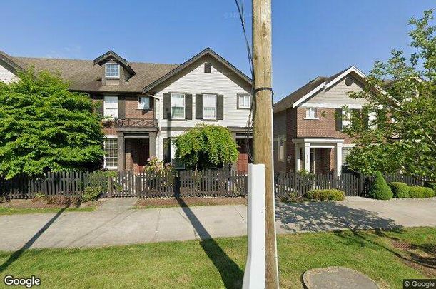 Willoughby Heights spacious 4Bed, 3Bath Half Duplex in Prime Location (Langley) - Photo 1